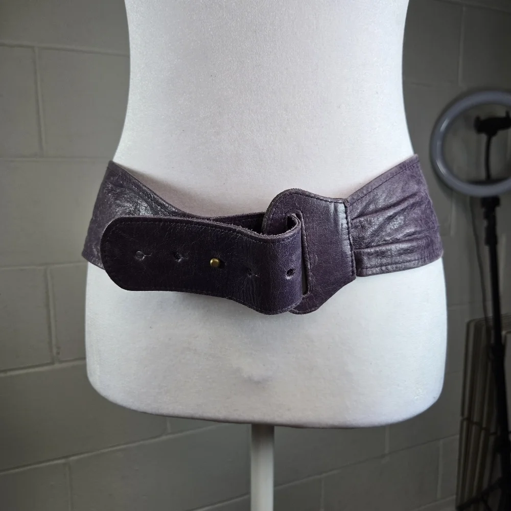 Vtg light purple soft Slouchy  leather loop boho belt
